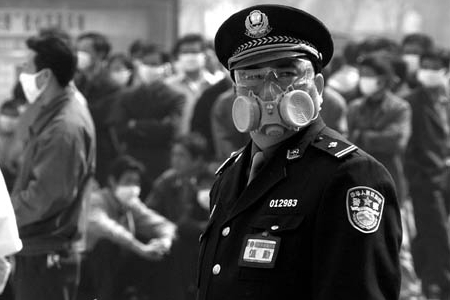 發生非典時全民戴防毒口罩應對