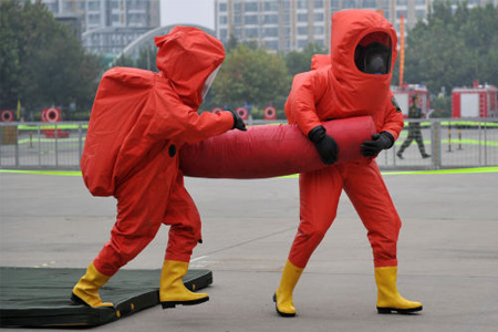 穿A級氣密性防化服參加實戰演練圖片