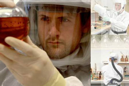 在IDLH環境下作化學實驗佩戴電動送風長管呼吸器