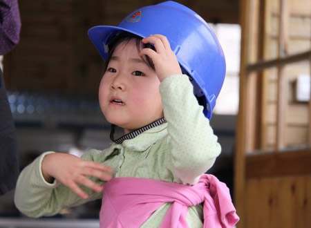 兒童在特殊環境也要戴安全帽