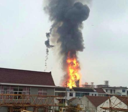江蘇如皋雙馬化工廠發生爆炸現場圖1