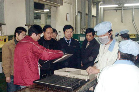 普通活性炭口罩無(wú)法有效防護(hù)陶瓷生產(chǎn)中的有毒粉塵