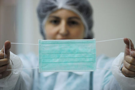 醫護人員佩戴醫用口罩圖片