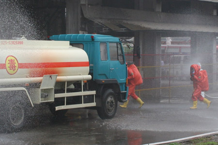 運(yùn)輸過程中發(fā)生氯氣泄漏，消防隊緊急救援