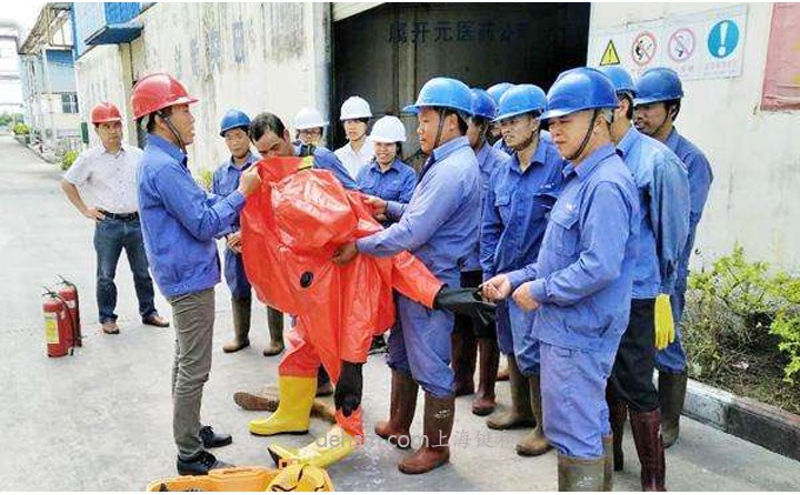 企業(yè)對員工進行勞保用品穿戴培訓(xùn)