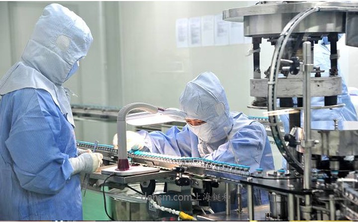 穿戴個人防護用品預防化學灼傷