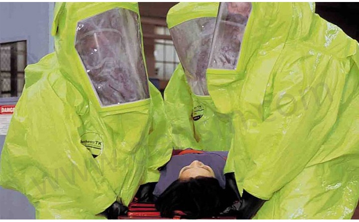發(fā)生液氨泄露后消防員穿戴杜邦TK554A級防護(hù)服救援